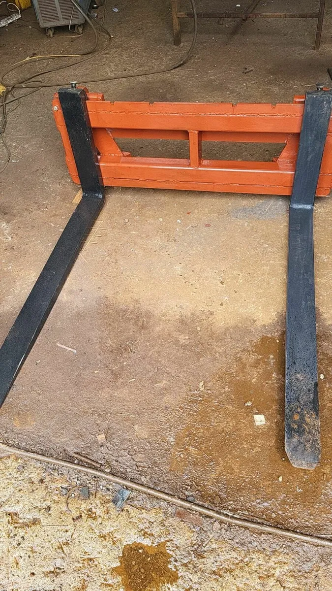 Fork lift Pallets  fitted with Euro Brackets - Image 4