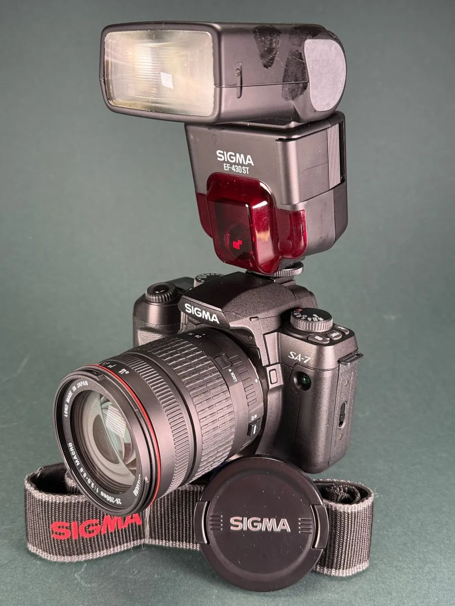 Sigma SA-7 Film SLR camera kit - Image 1