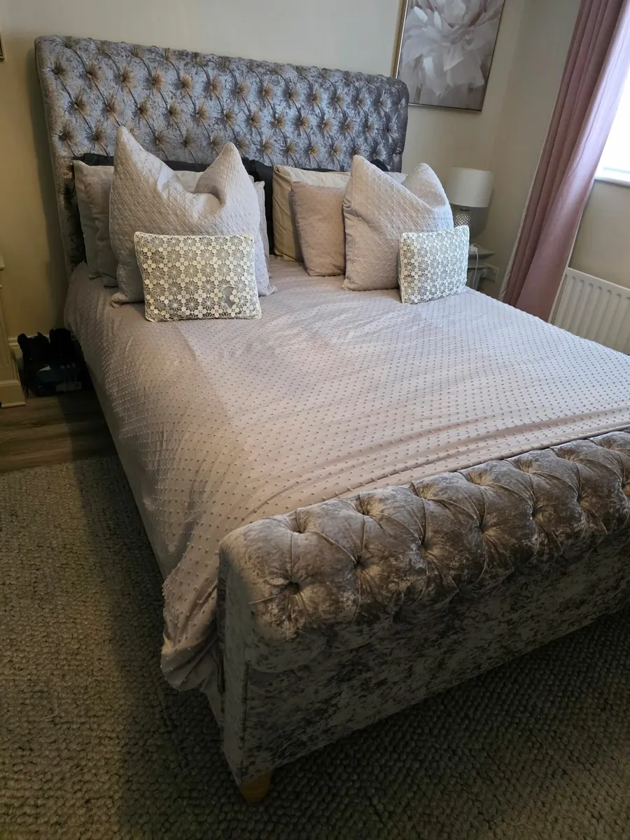 Luxurious King Size Sleigh Bed – Crushed Velvet - Image 2