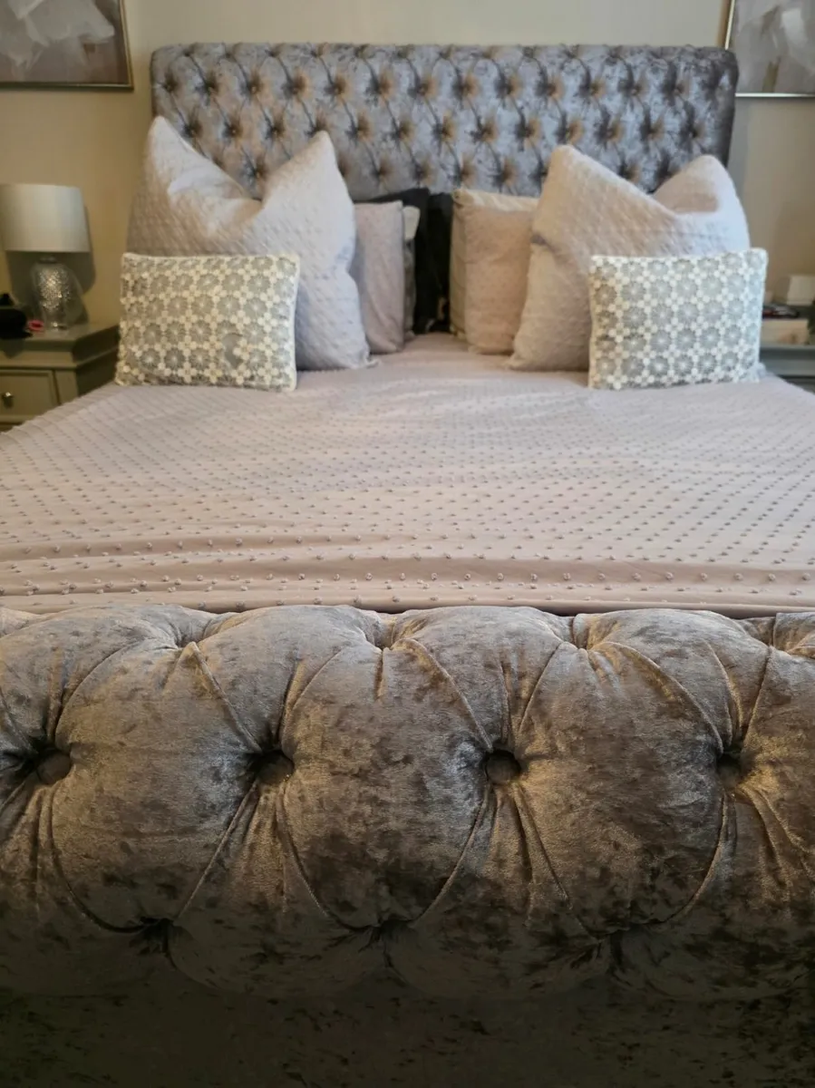 Luxurious King Size Sleigh Bed – Crushed Velvet - Image 1