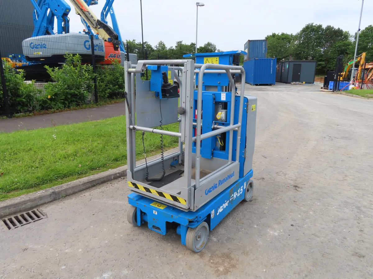 Genie GR 15 Personnel lift Like New - Image 2