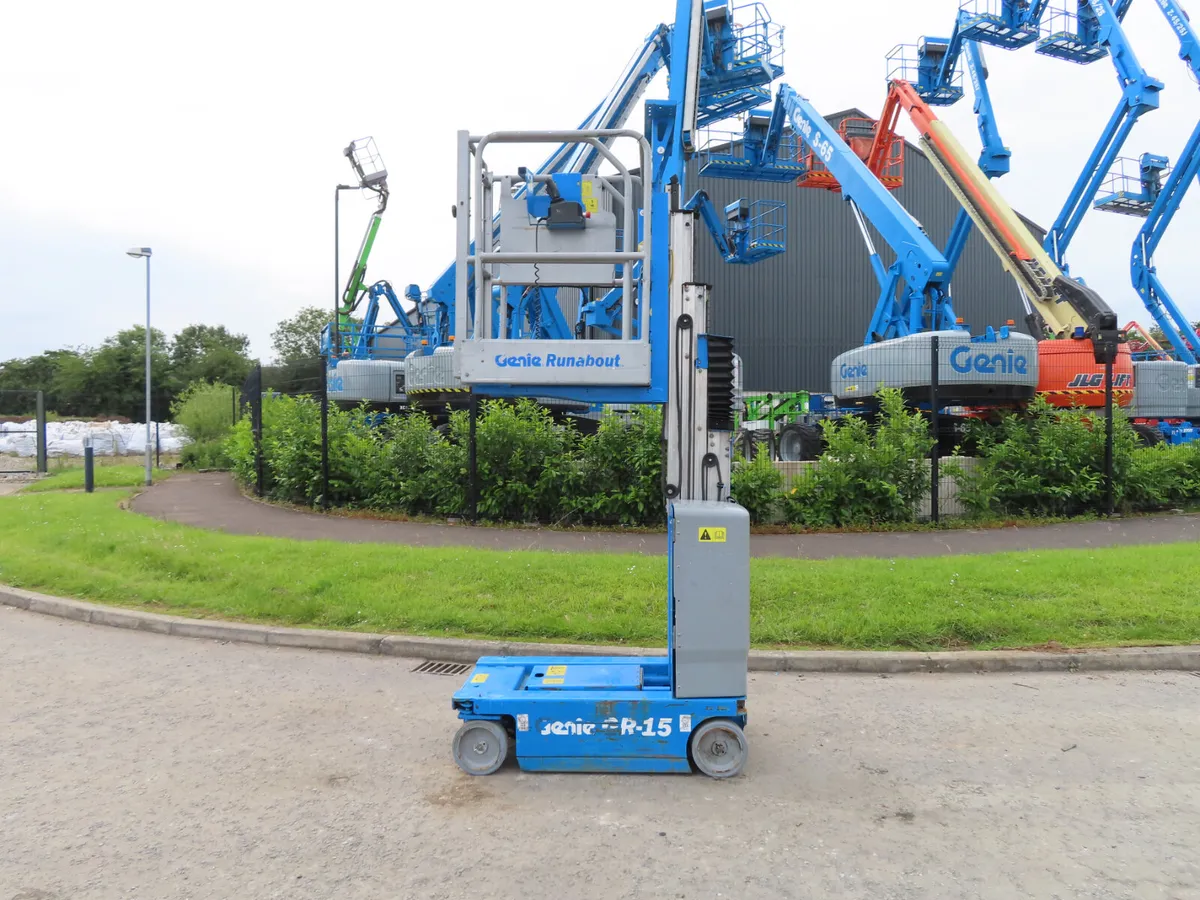 Genie GR 15 Personnel lift Like New - Image 4