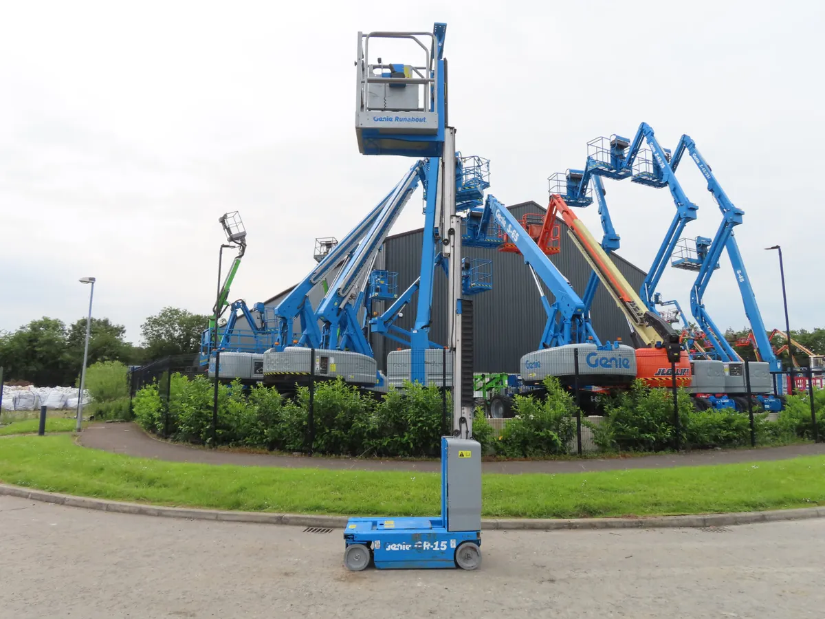 Genie GR 15 Personnel lift Like New - Image 3