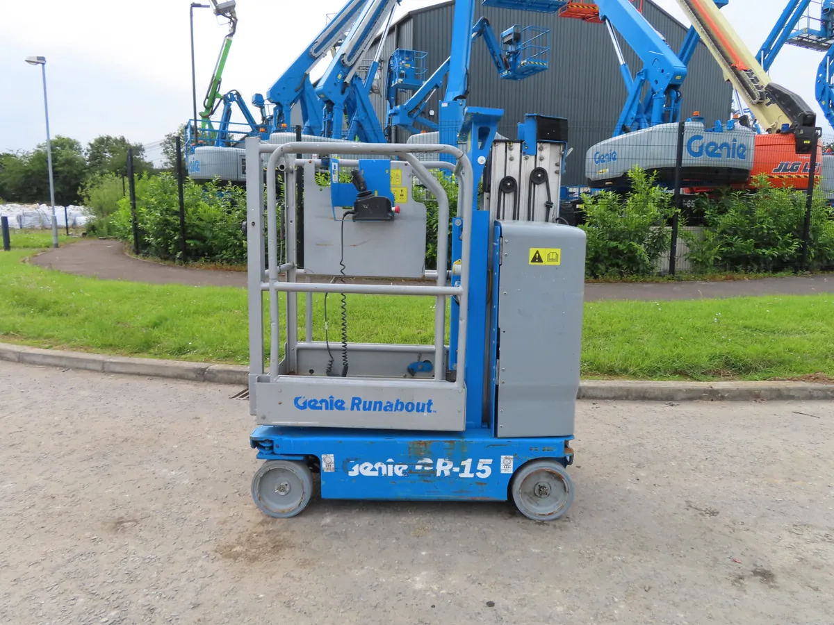 Genie GR 15 Personnel lift Like New - Image 1