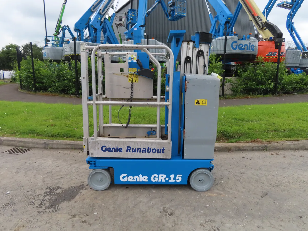 Genie GR 15 Personnel lift Like New - Image 1