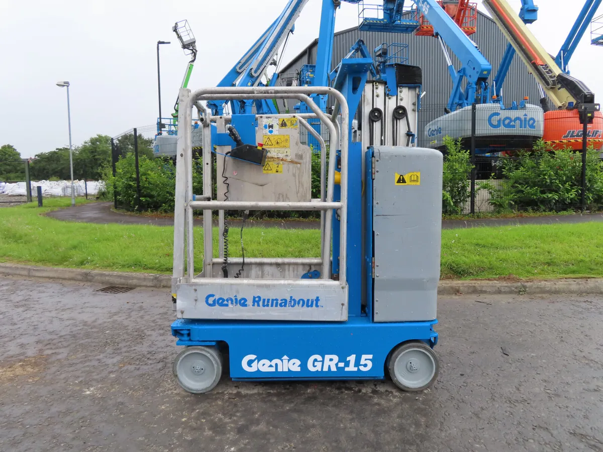 Genie GR 15 Personnel lift Like New - Image 1