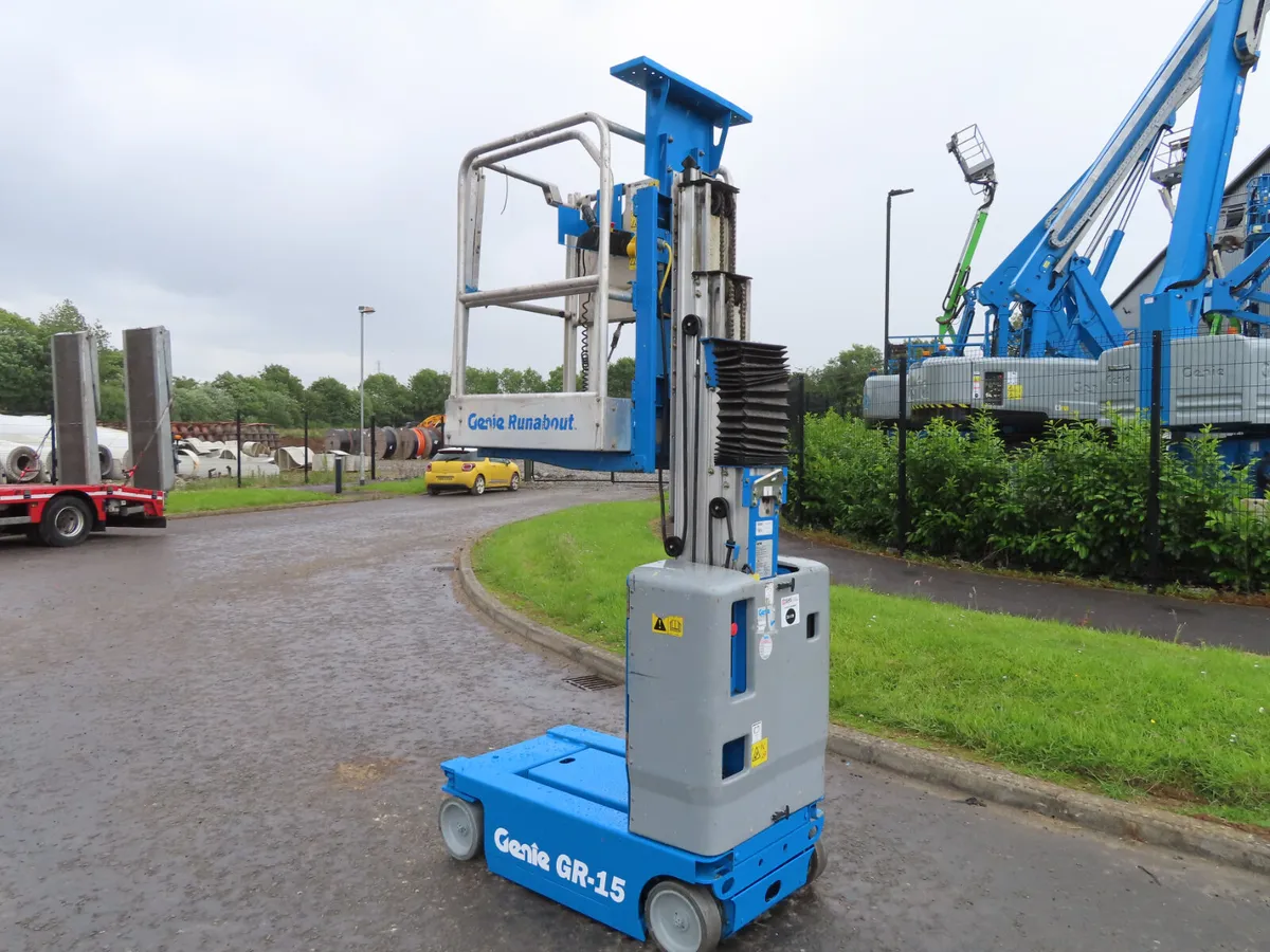 Genie GR 15 Personnel lift Like New - Image 2