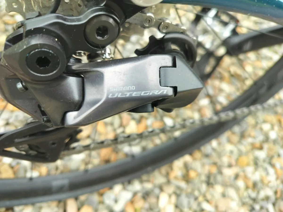 HALF PRICE Fantastic Carbon road bike full spec - Image 2