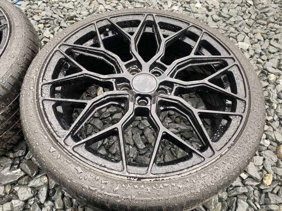 19inch Alloys 5x108 Like New Condition - Image 3