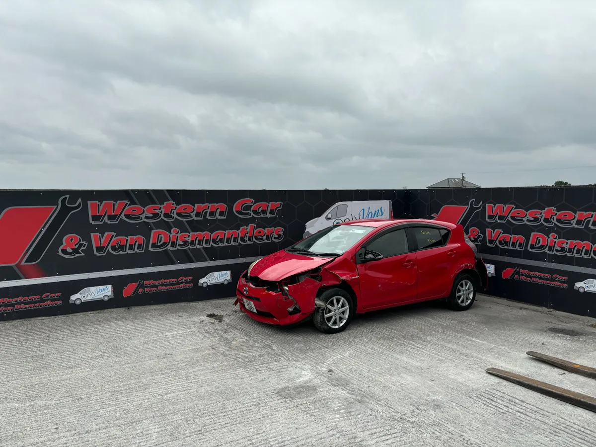 13 TOYOTA AQUA  1.5 for dismantling