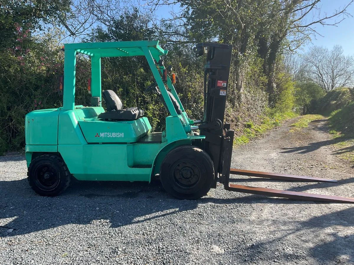 FORKLIFT - Image 1