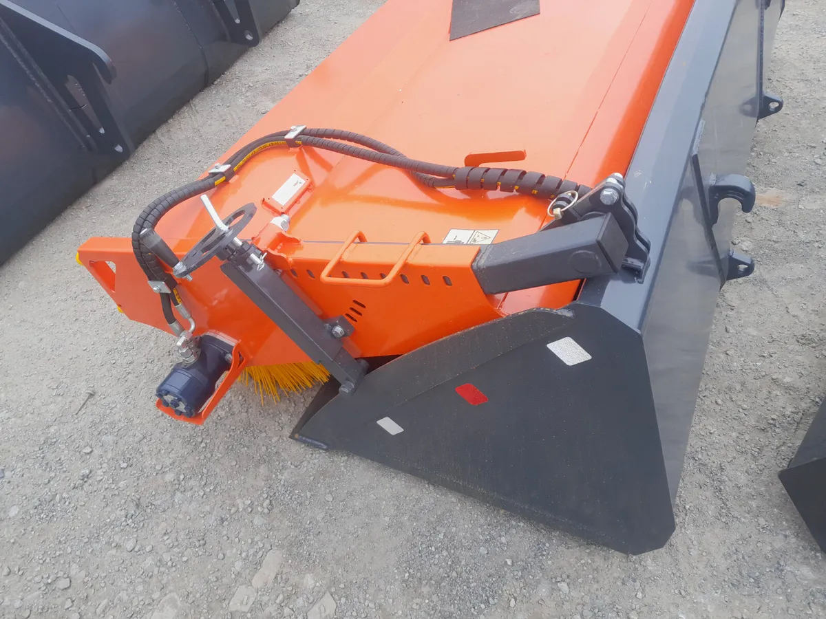 Road sweeper (17978) - Image 1