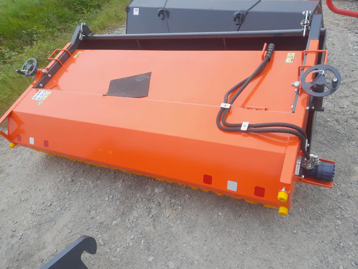 Road sweeper (17978) - Image 2