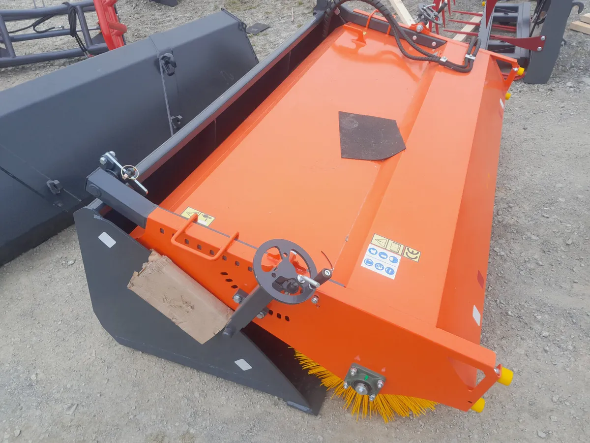 Road sweeper (17978) - Image 3