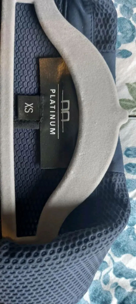 A  A teenager shoujumpers jacket   xs - Image 3