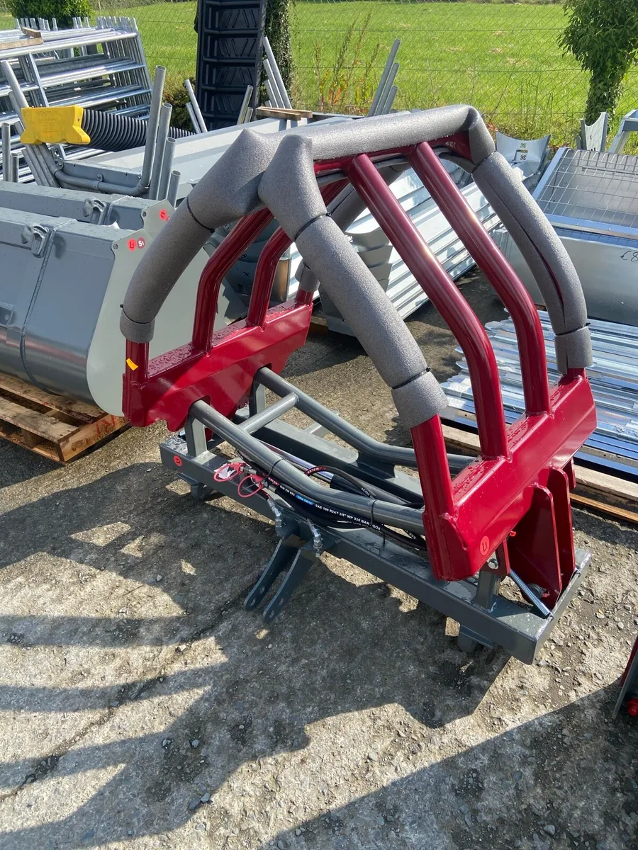 Buckets bale squeezers dung forks dung grabs - Image 4