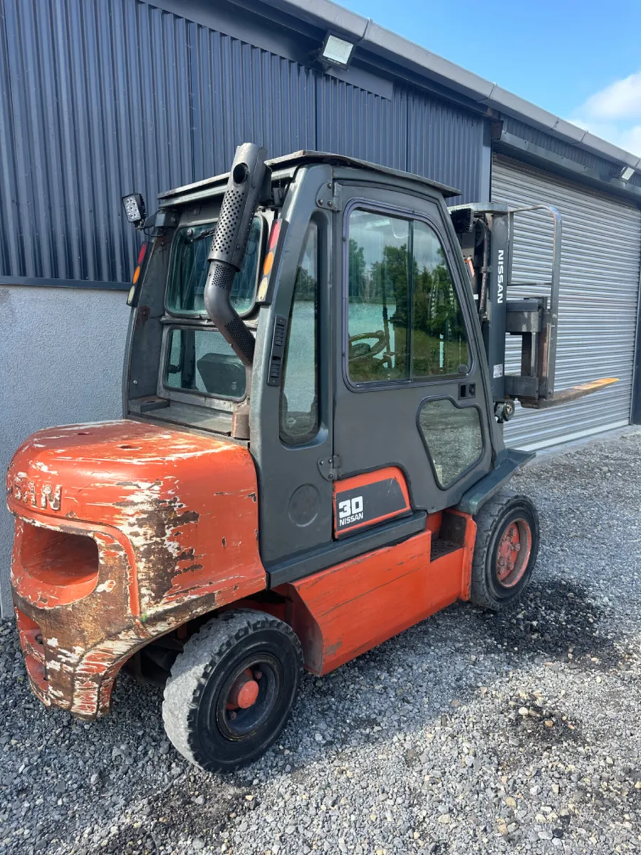 Nissan 3 Ton Forklift - Image 2