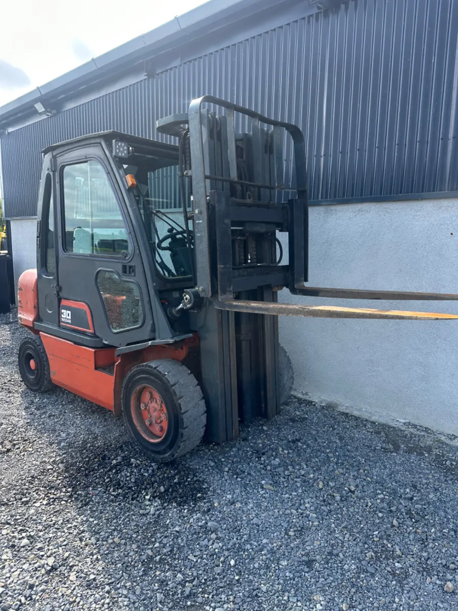 Nissan 3 Ton Forklift - Image 3