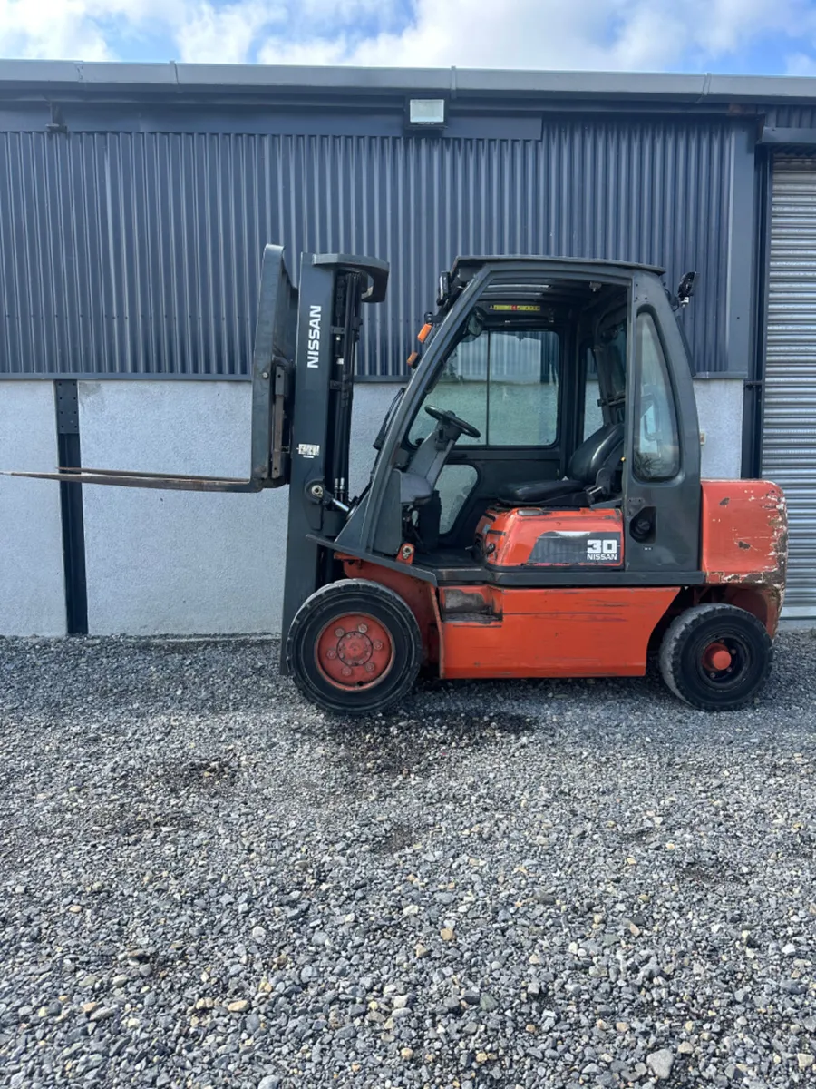 Nissan 3 Ton Forklift - Image 4