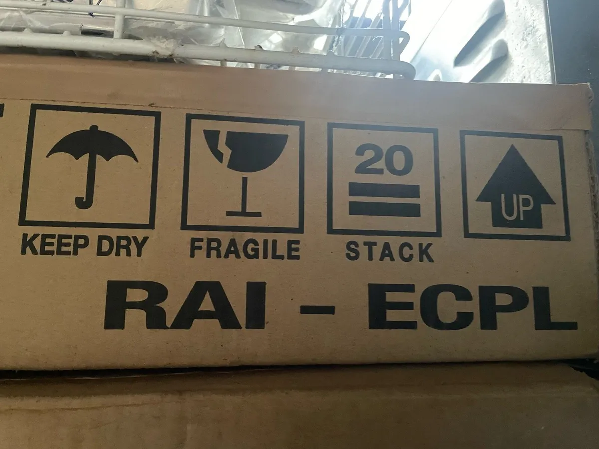 Hitachi split air conditioning unit - Image 3