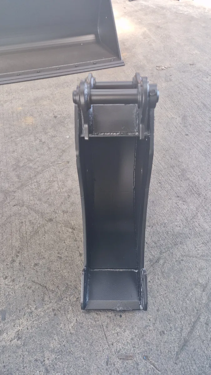 12" digging bucket no teeth to suit 5-8t machine - Image 2