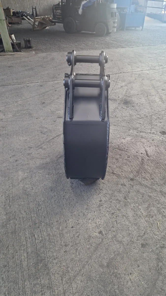 12" digging bucket no teeth to suit 5-8t machine - Image 3