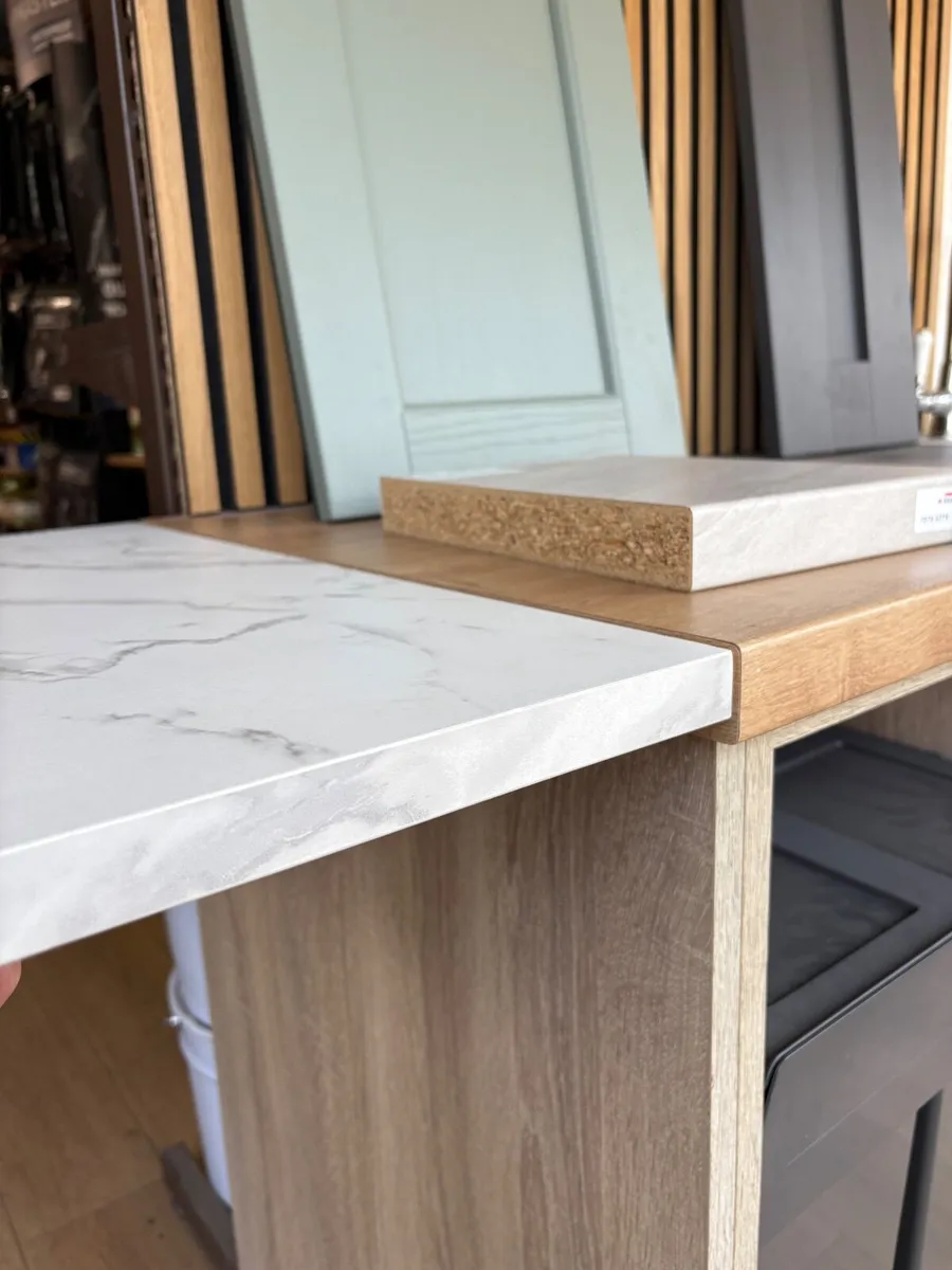 Laminate worktops to clear,one colour 100 for 4.1 - Image 2