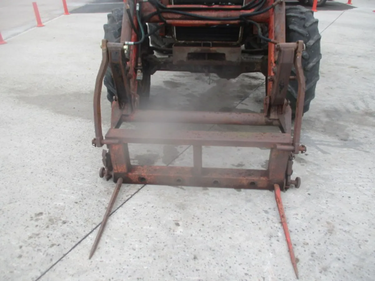 MF 880S Loader With Bale Spike - Image 3