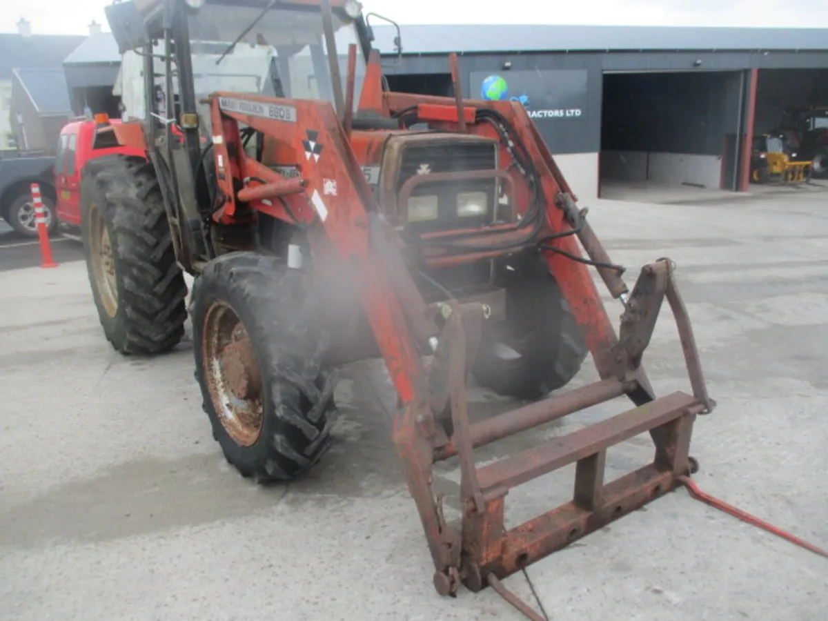 MF 880S Loader With Bale Spike - Image 2