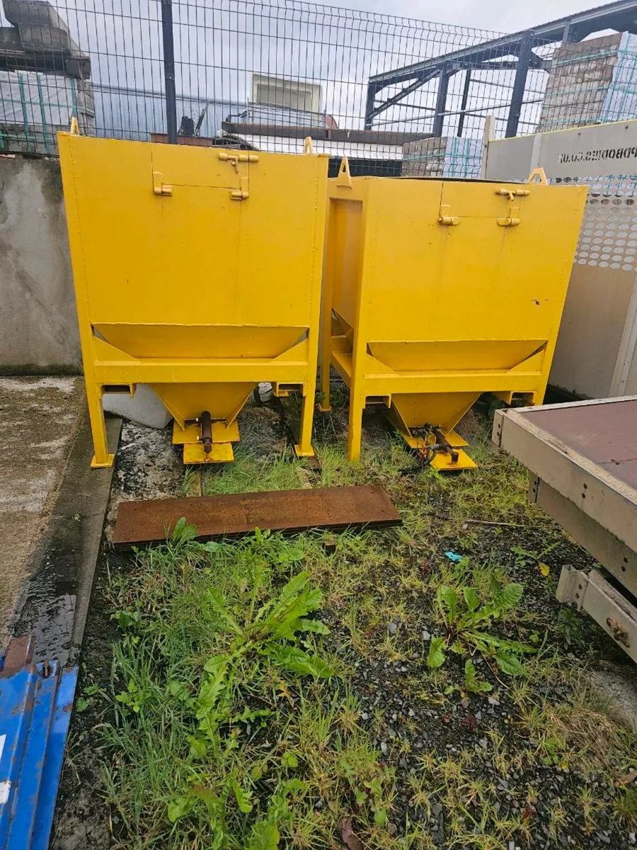 Concrete skip - Image 1