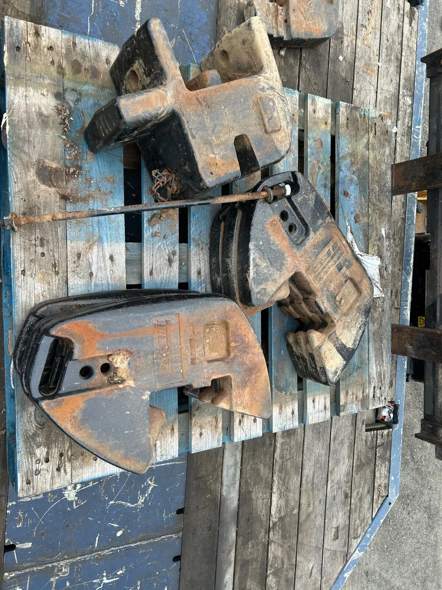 Case JXU,MX Front Weights - Image 3