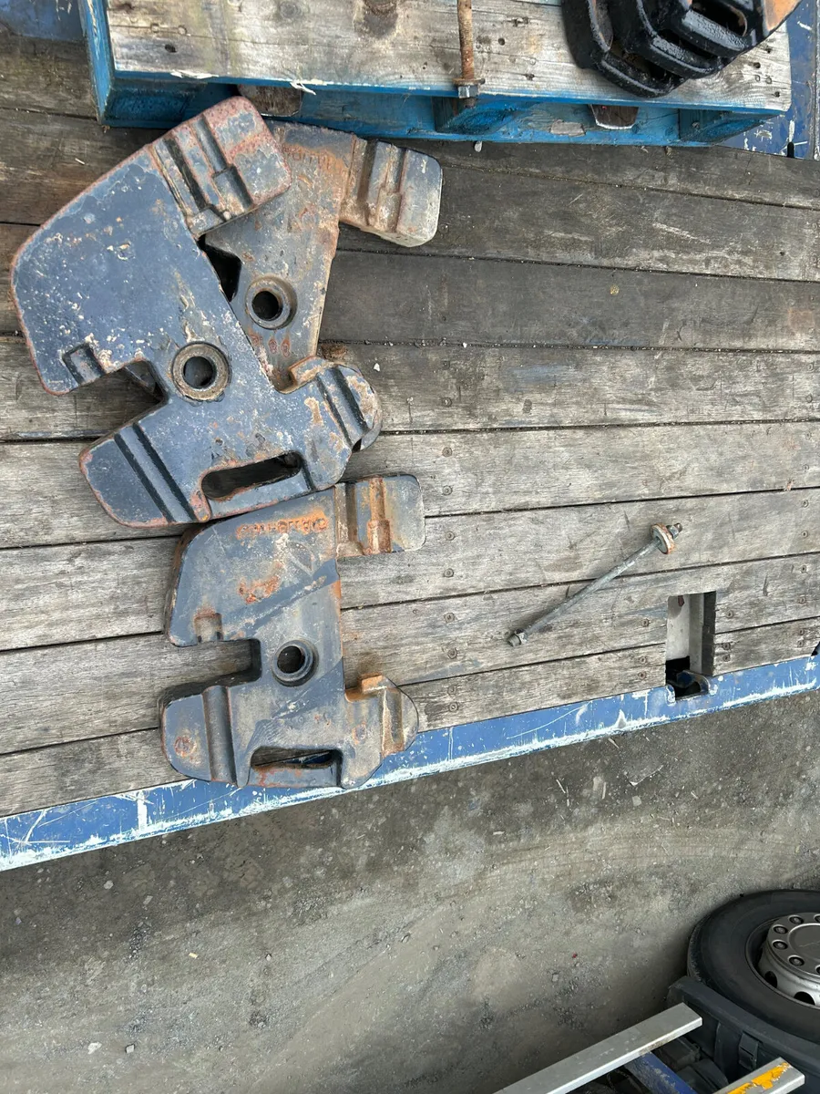 New Holland TL/TLA T5000 Front weights - Image 2