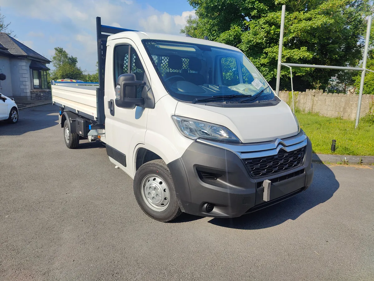 2025 CITROËN RELAY 3 WAY TIPPER - Image 1