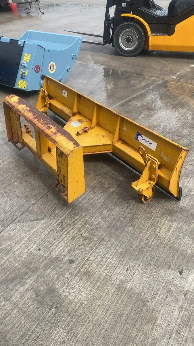 Skidsteer yard scraper / snow plough - Image 1