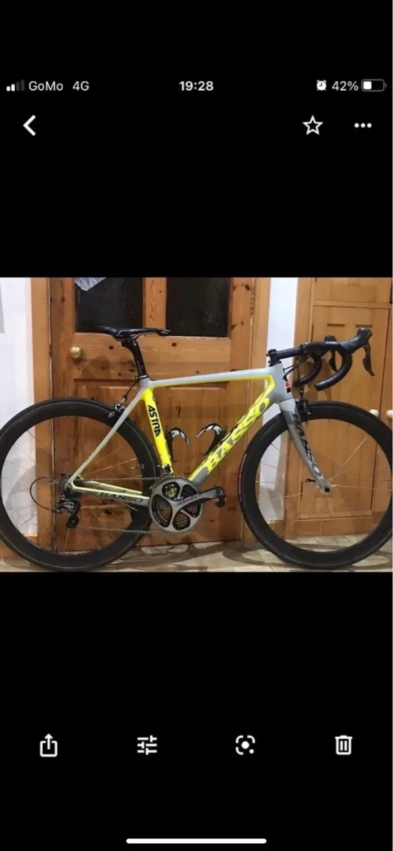 Basso Astra carbon road bike - Image 1