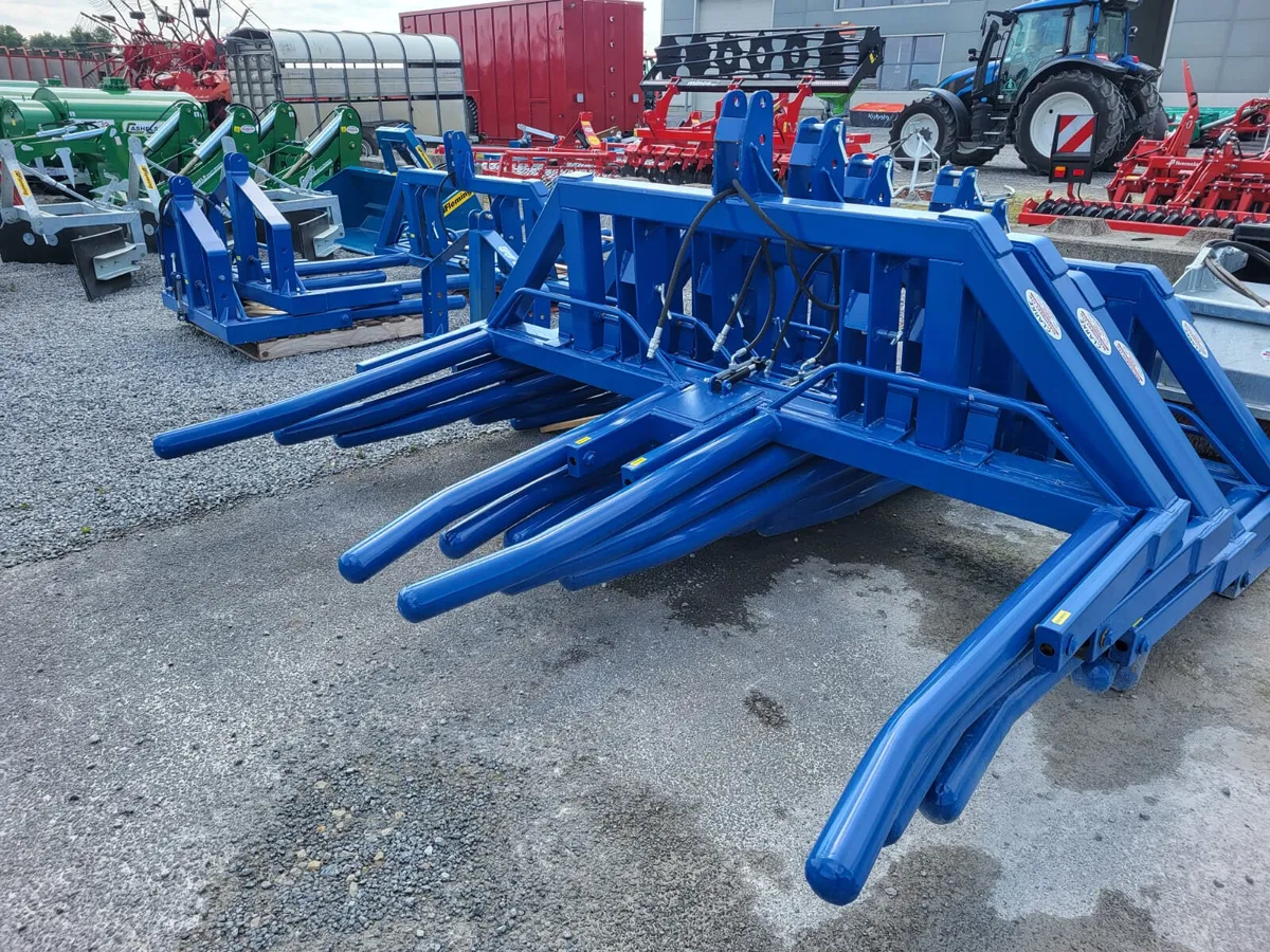 Dowd Hydrualic Bale Lifters - Image 1