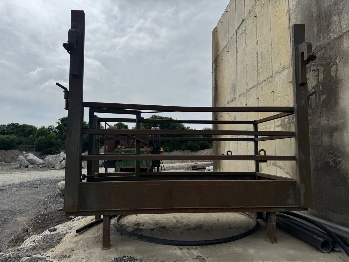 Loader / Teleporter Access Platform - Image 2