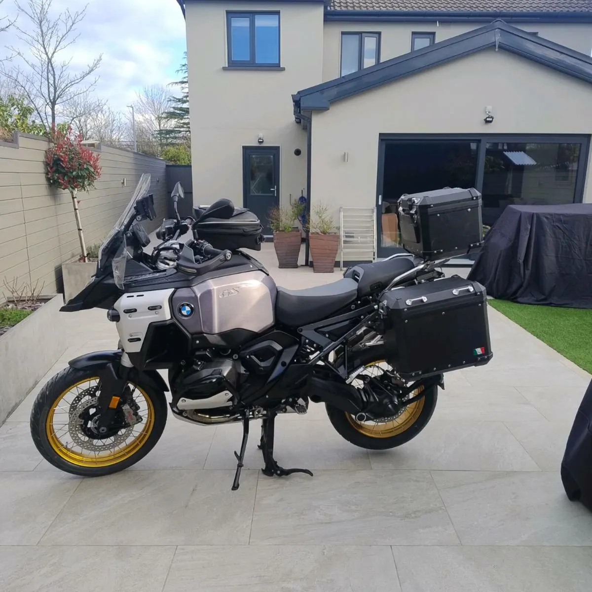 motorcycle - Image 1