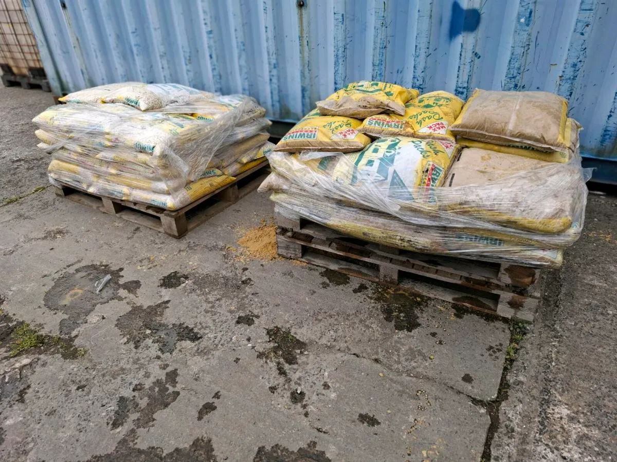 Sand + chips - Image 1