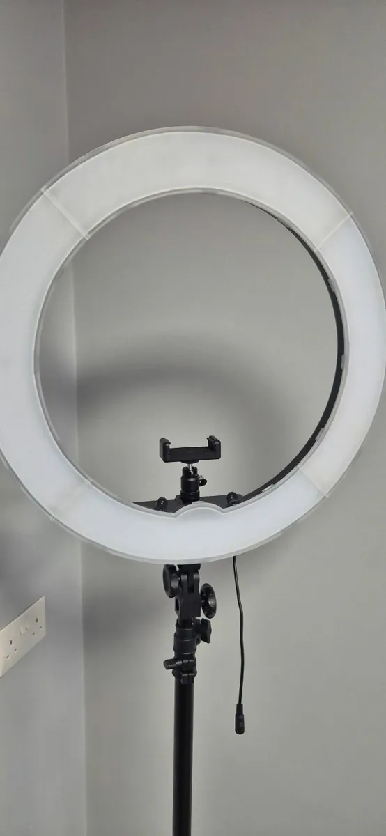 Neewer Ring Light - Image 3