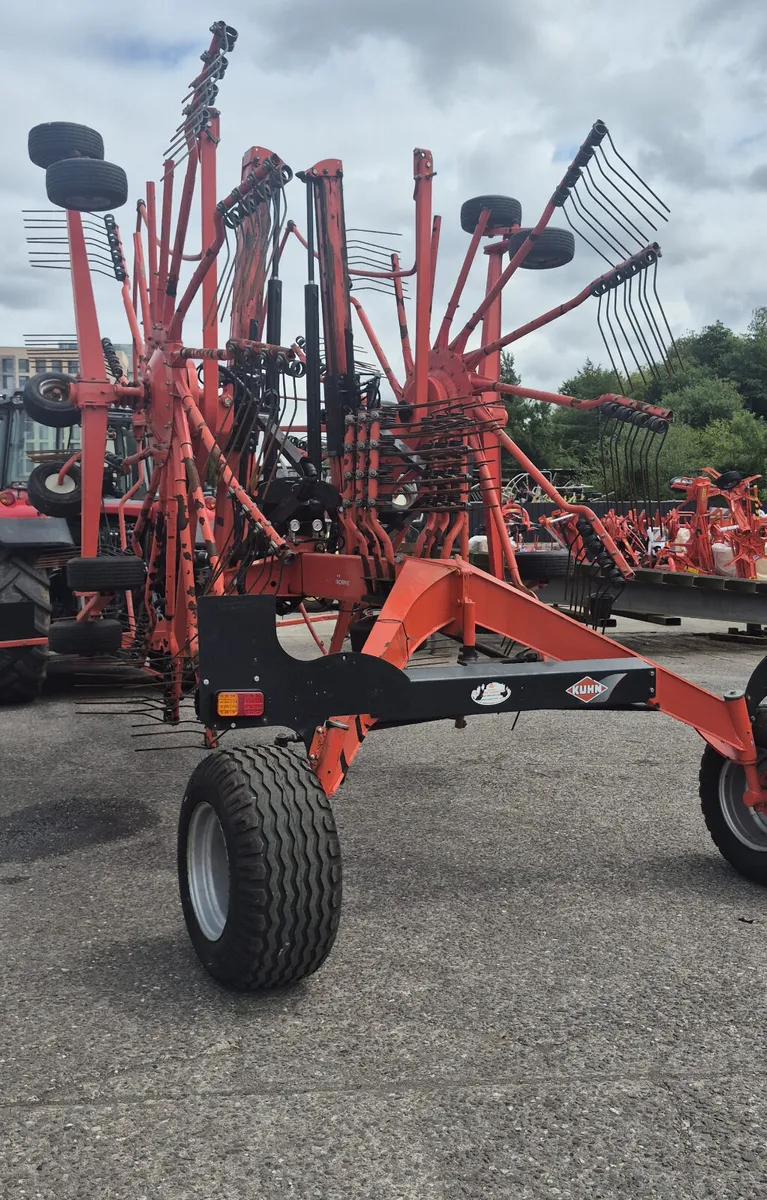 Kuhn GA9531 twin rotor rake - Image 2