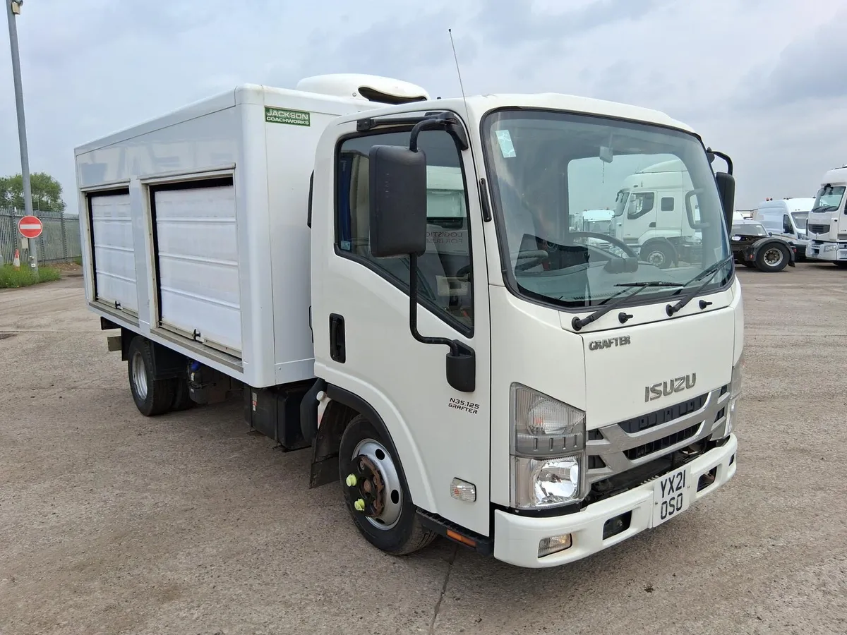 Choice of 2021 Isuzu Grafter N35.125 chiller box - Image 2