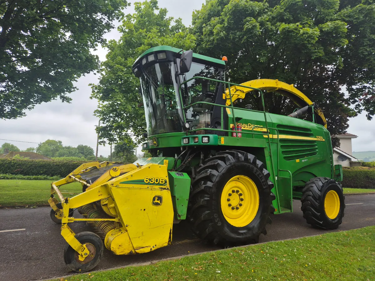 John Deere 7700 - Image 1