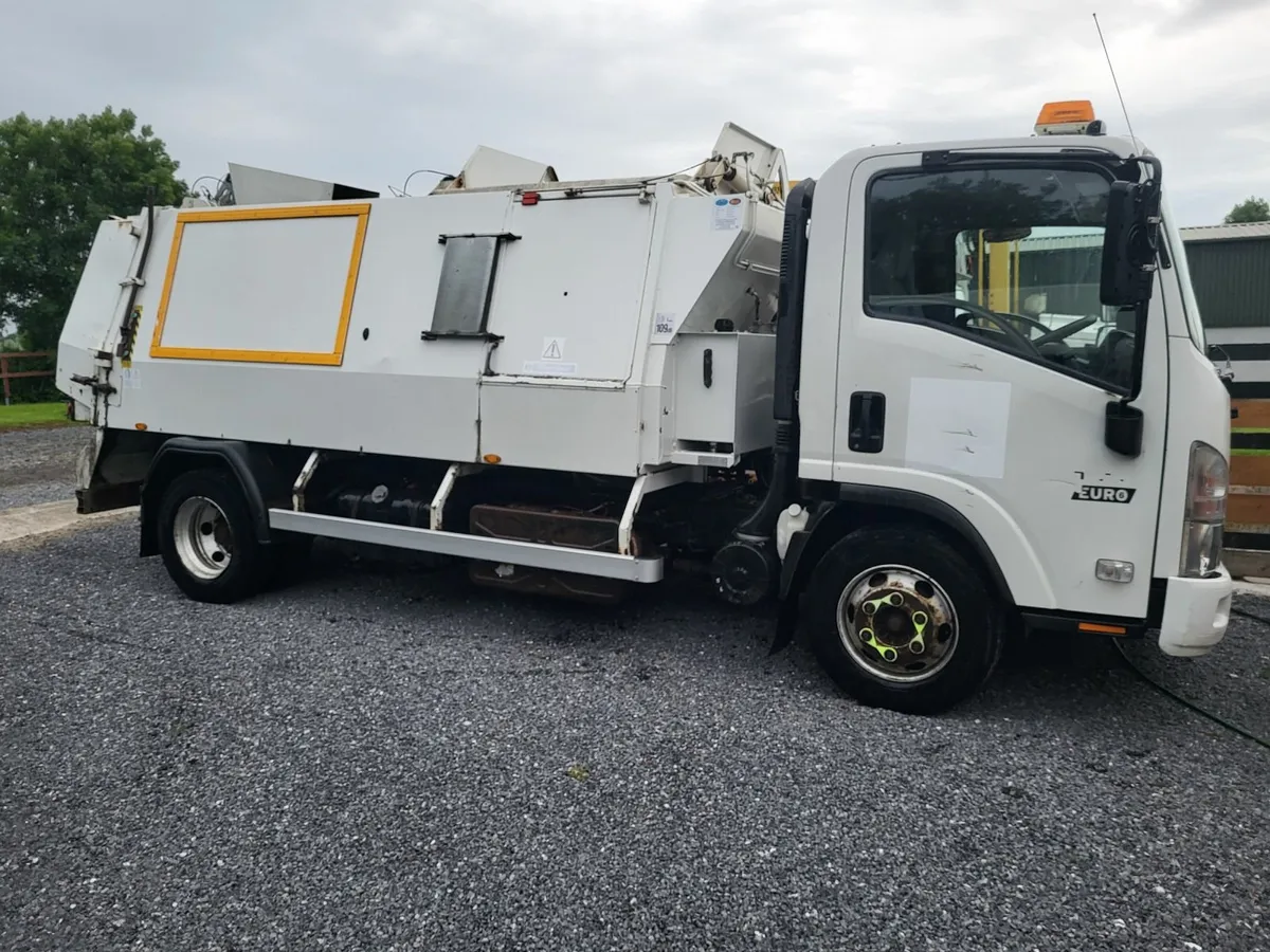 ISUZU SMALL COMPACT. REFUSE BIN TRUCK.  NEW CVRT - Image 2