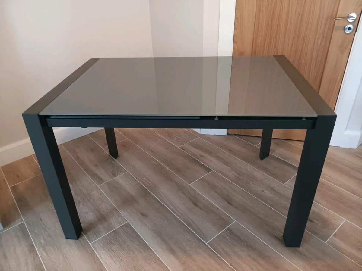 Extendable table - Image 1
