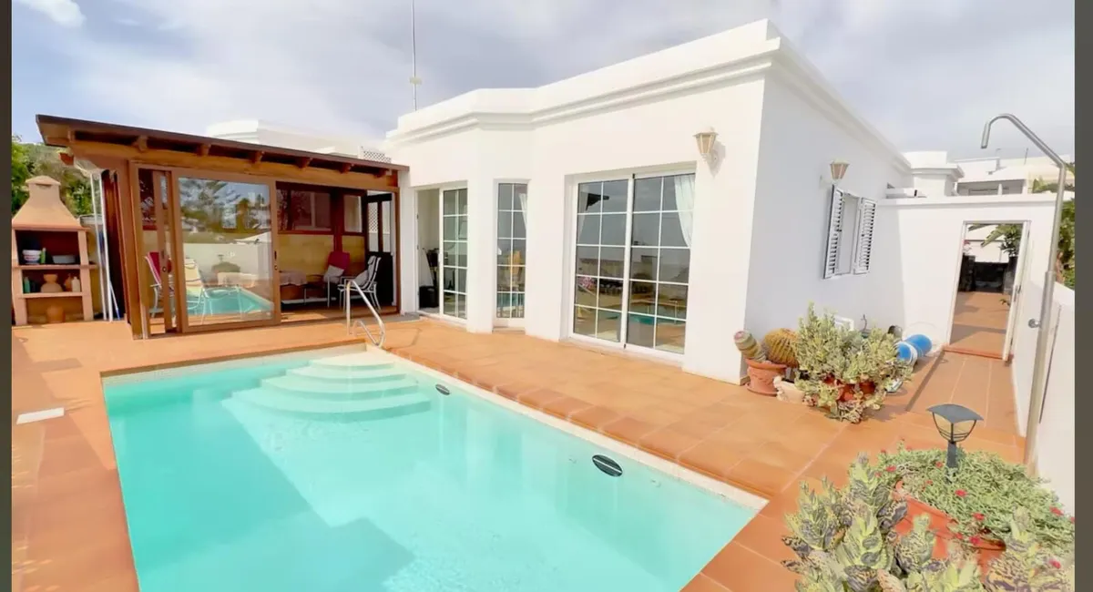 Lanzorate Puerto del Carmen holiday let - Image 1