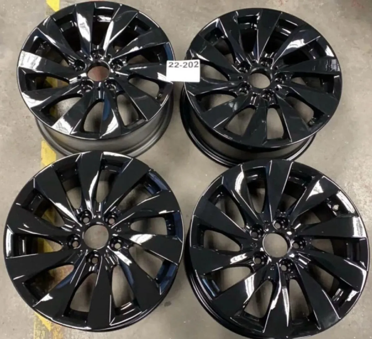 BMW 1 Series 17" Alloy wheels in gloss black