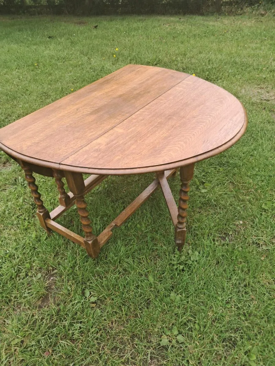 Oak gateleg table - Image 1