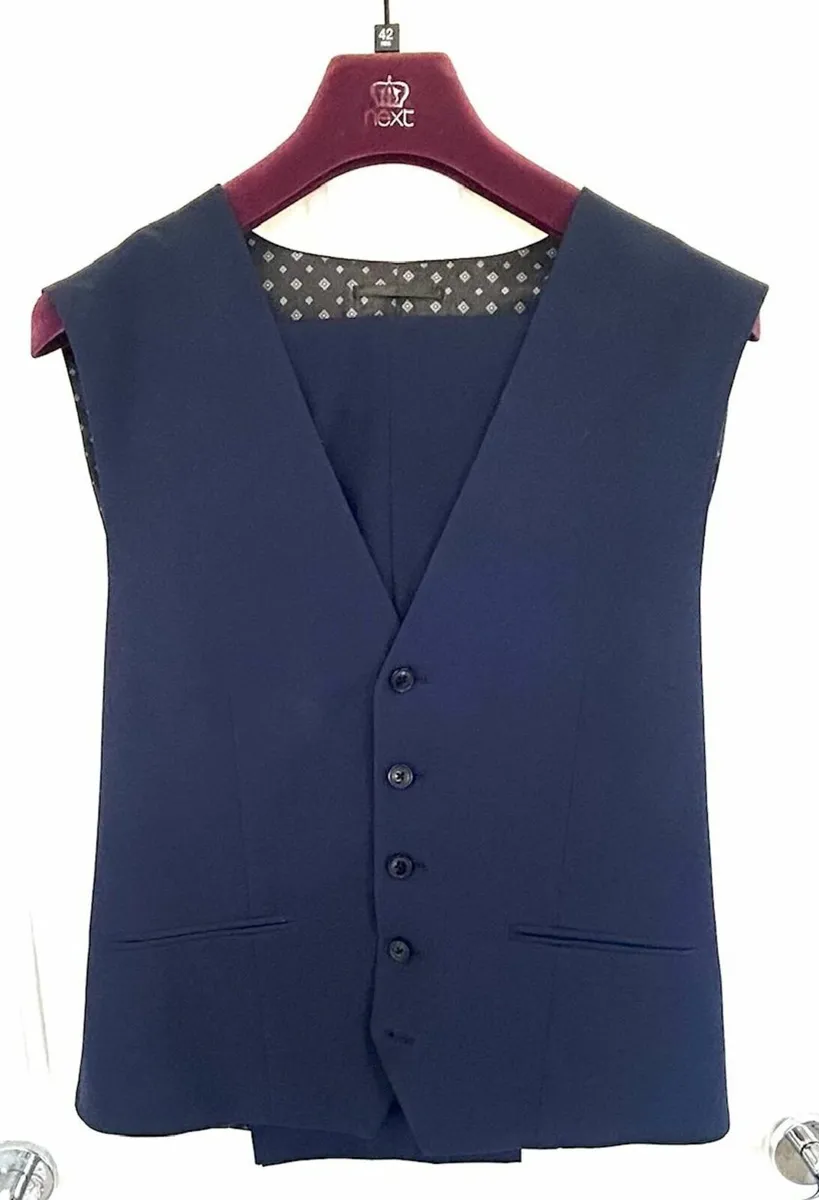 Men’s Next Navy Blue Next 3-Piece Suit, M, MINT! - Image 2