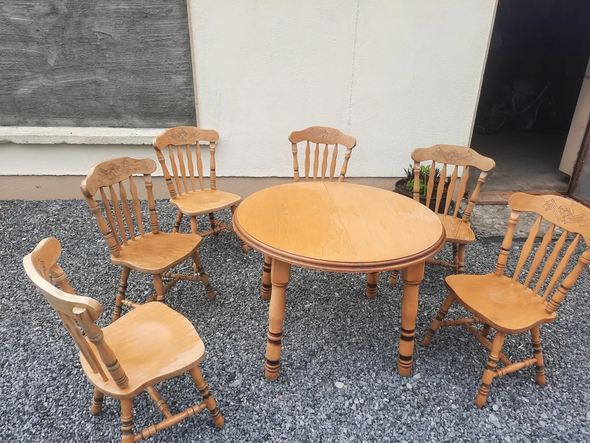 Table & chairs - Image 2